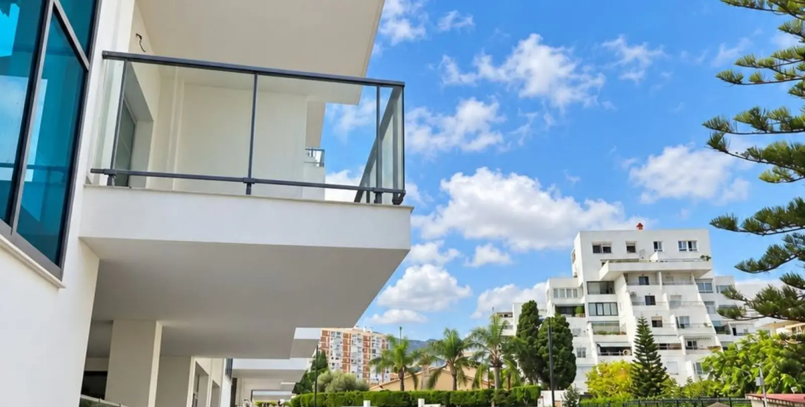 Sale of middle floor apartment in Benalmadena Costa 1