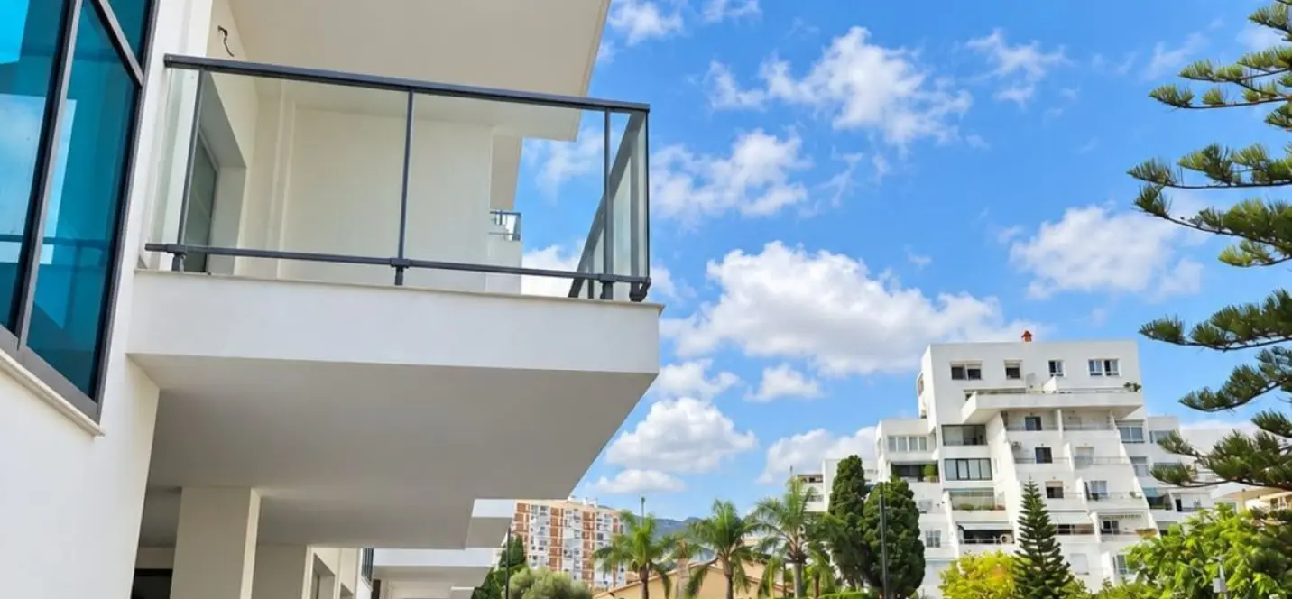 Sale of middle floor apartment in Benalmadena Costa 0