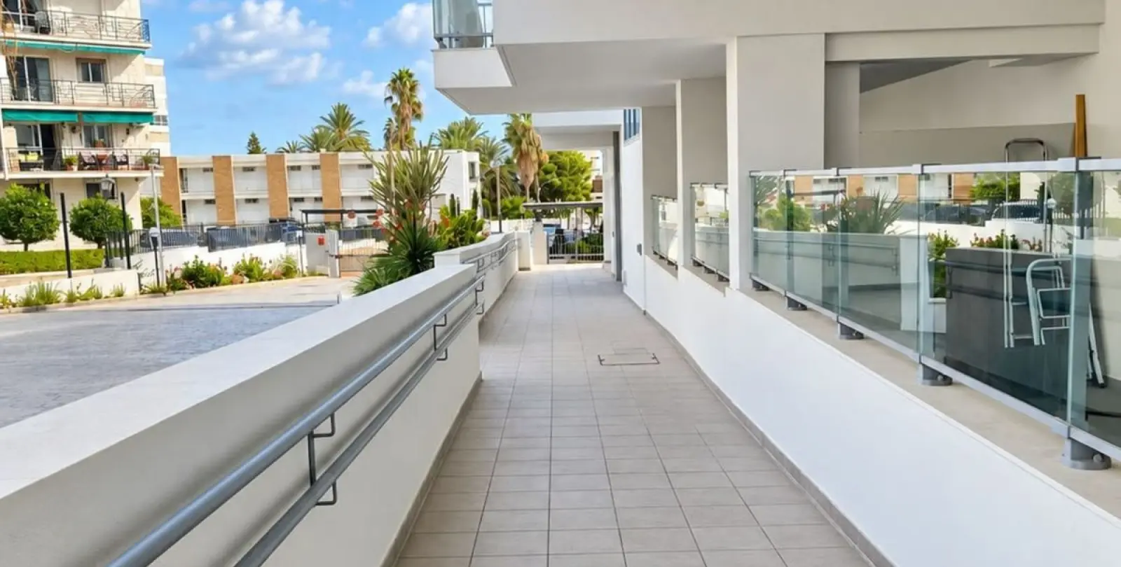 Sale of middle floor apartment in Benalmadena Costa 3