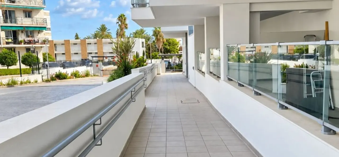 Sale of middle floor apartment in Benalmadena Costa 2