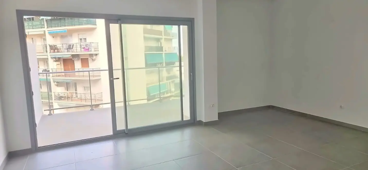 Sale of middle floor apartment in Benalmadena Costa 3