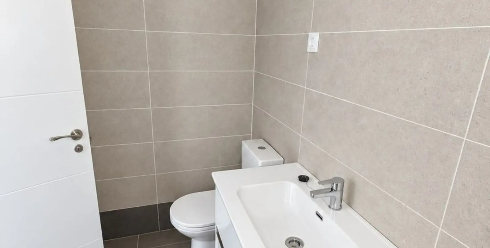 Sale of middle floor apartment in Benalmadena Costa 12