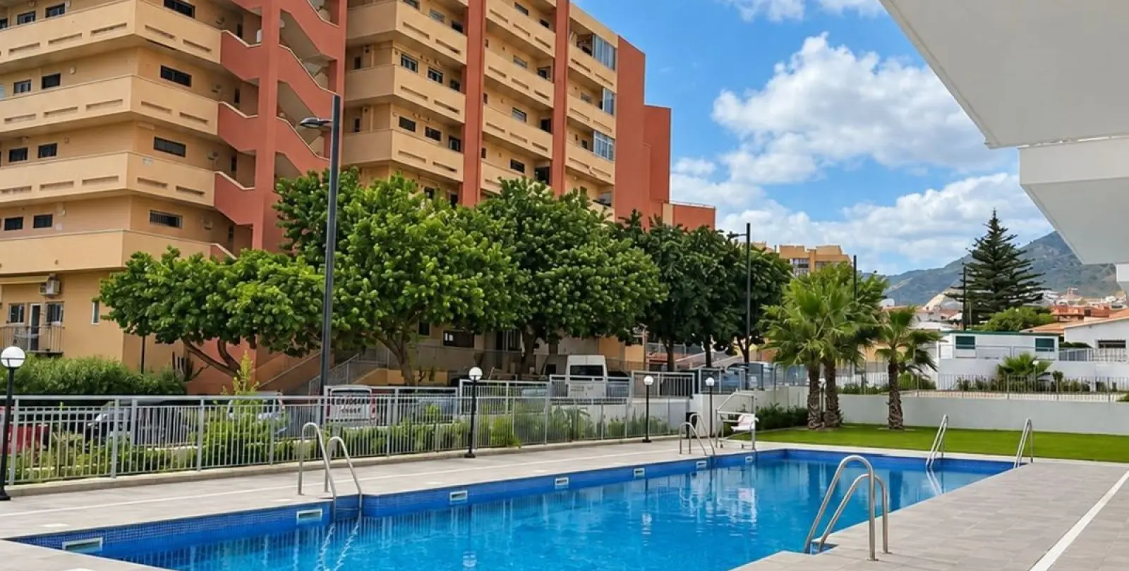 Sale of middle floor apartment in Benalmadena Costa 22