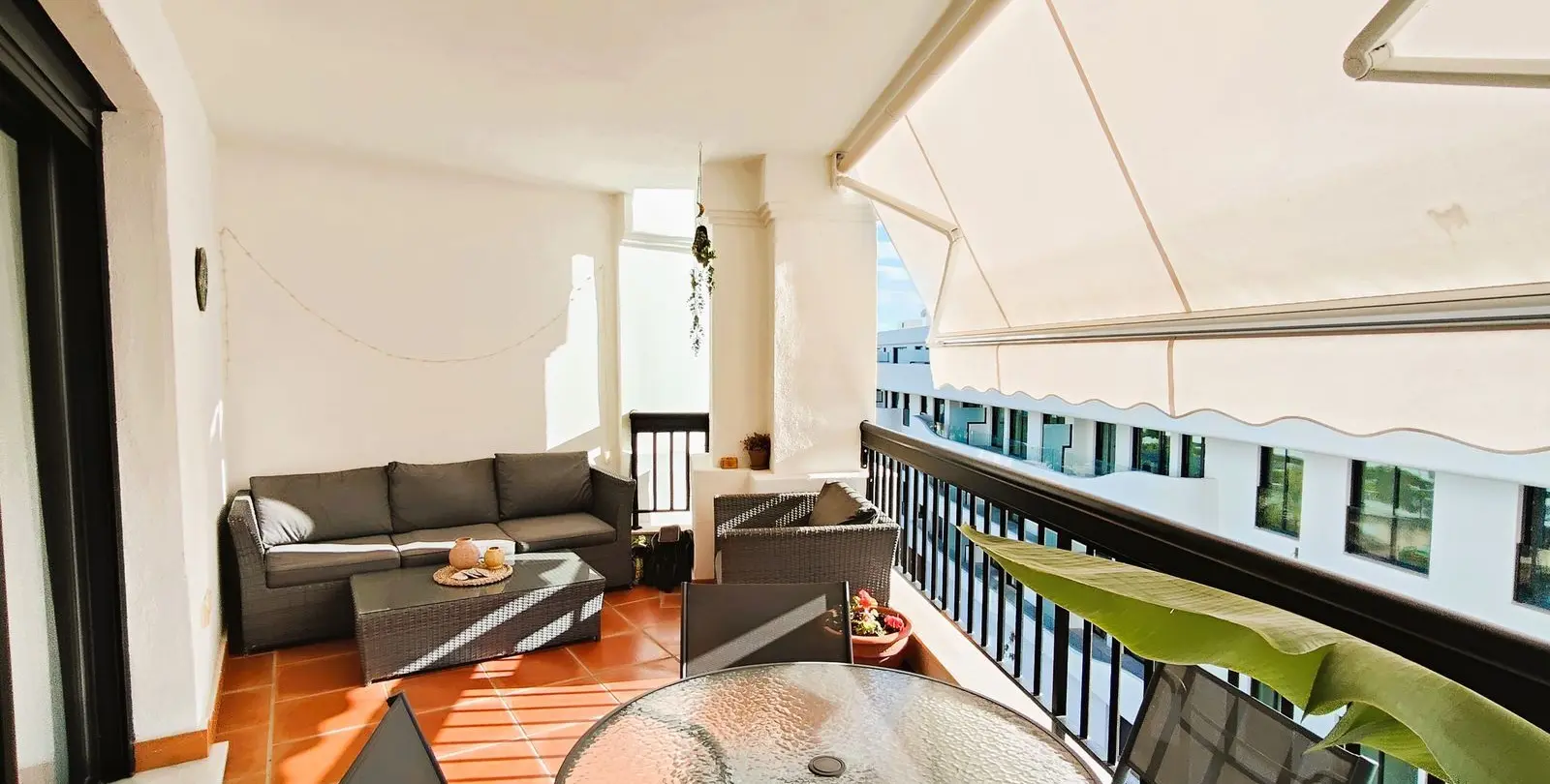 Sale of middle floor apartment in San Pedro de Alcántara 2