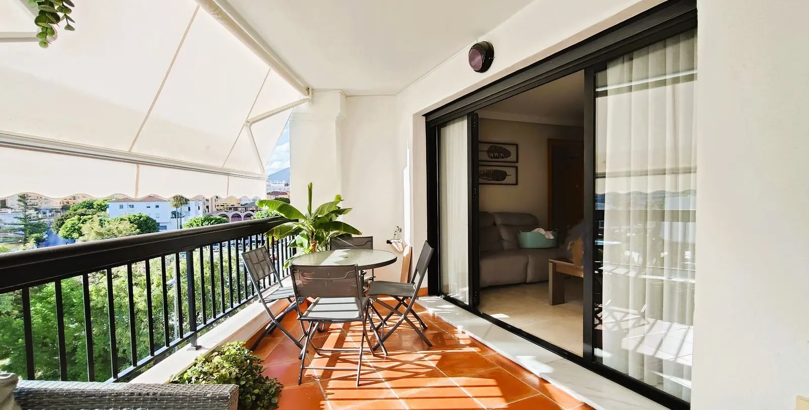 Sale of middle floor apartment in San Pedro de Alcántara 4