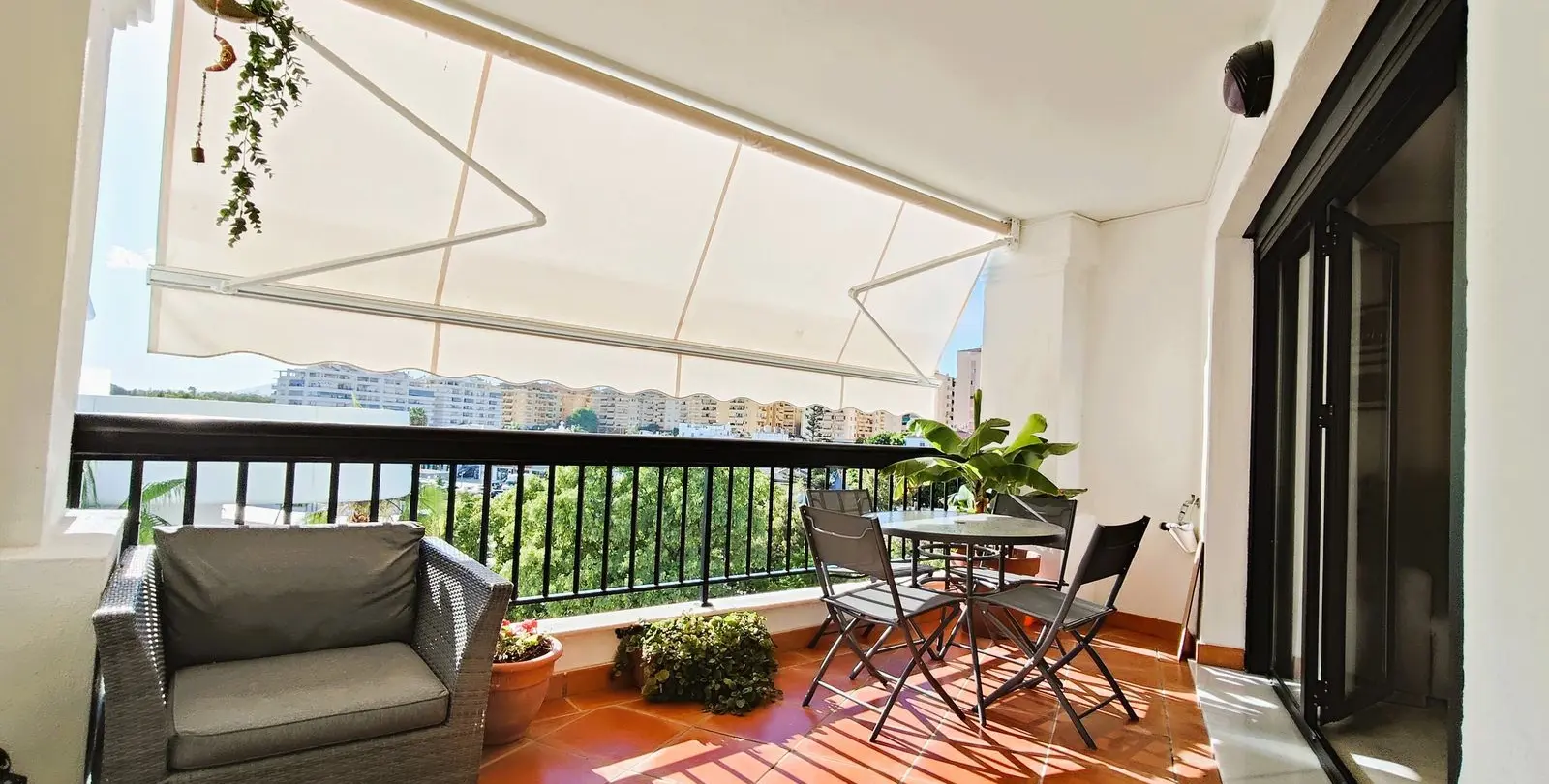 Sale of middle floor apartment in San Pedro de Alcántara 5
