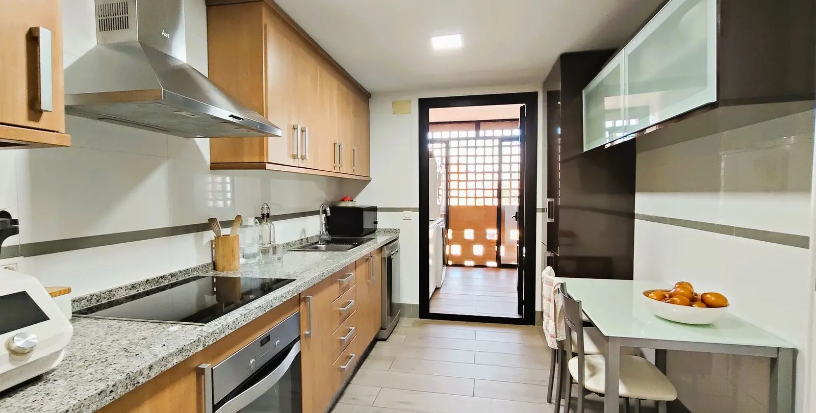 Sale of middle floor apartment in San Pedro de Alcántara 11