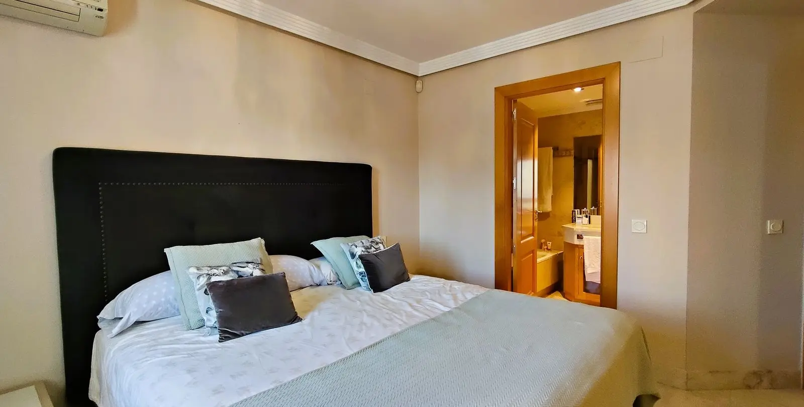 Sale of middle floor apartment in San Pedro de Alcántara 15