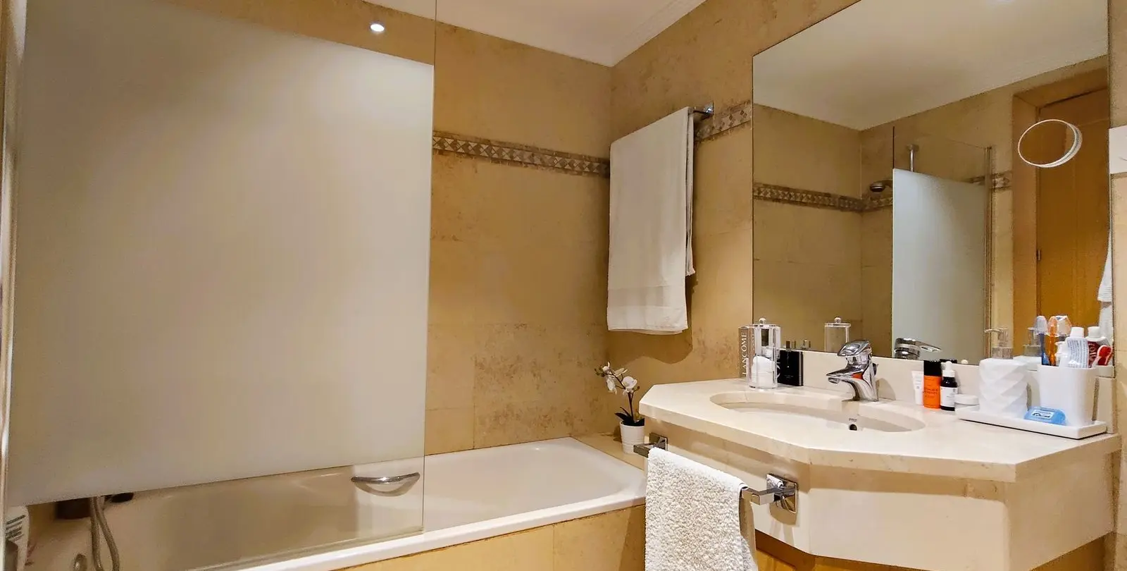 Sale of middle floor apartment in San Pedro de Alcántara 19