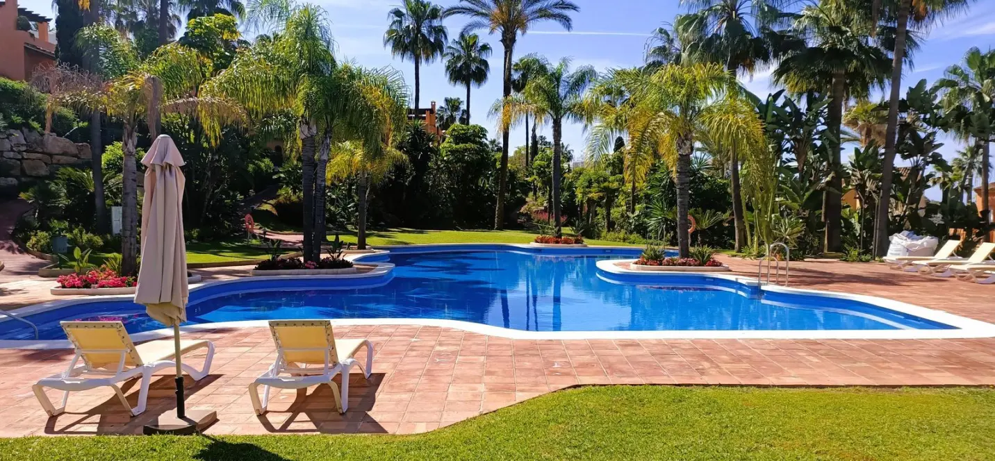 Sale of townhouse in El Paraiso 0