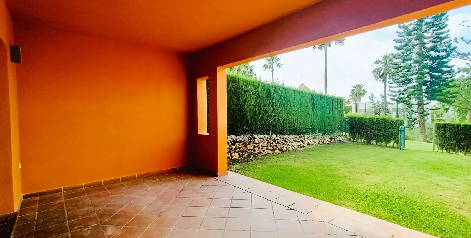 Sale of townhouse in El Paraiso 3