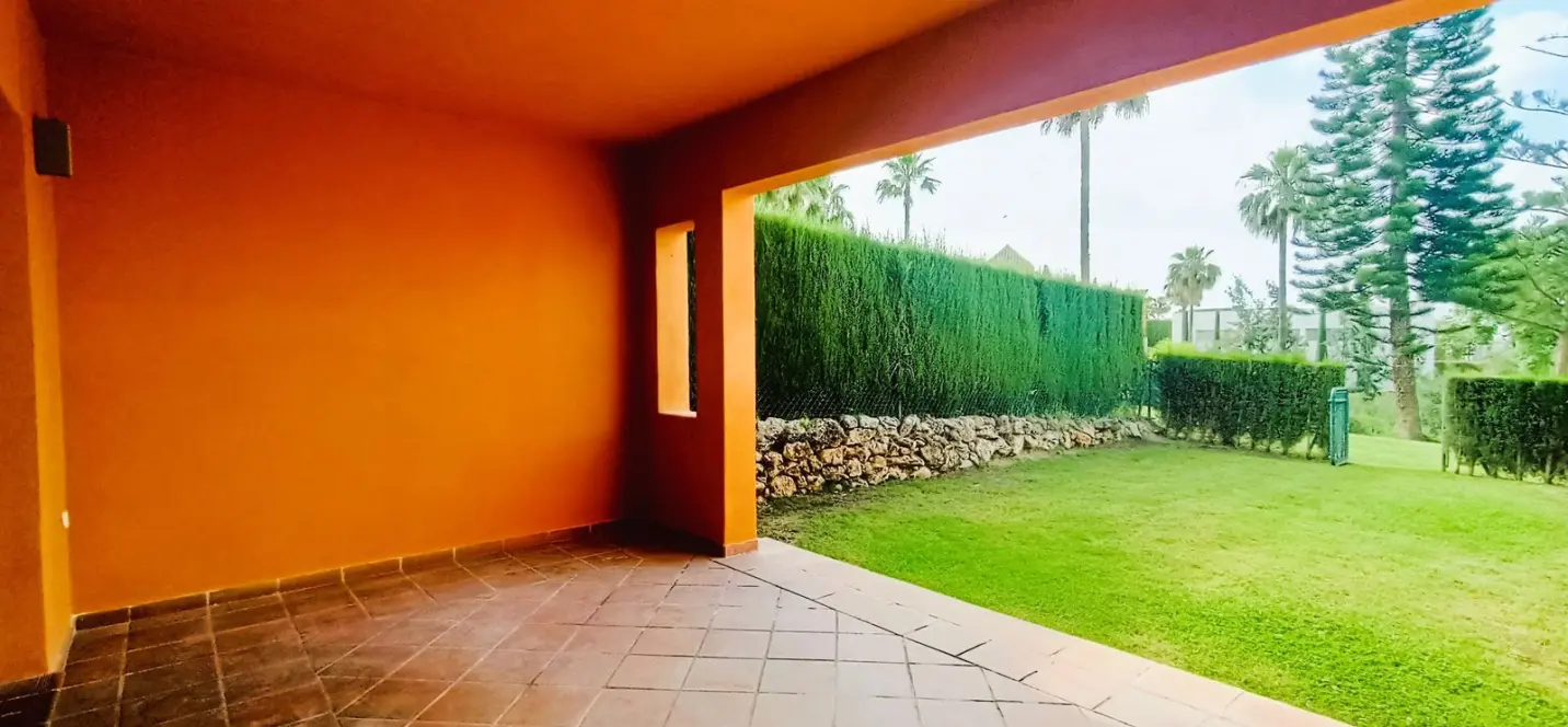 Sale of townhouse in El Paraiso 2