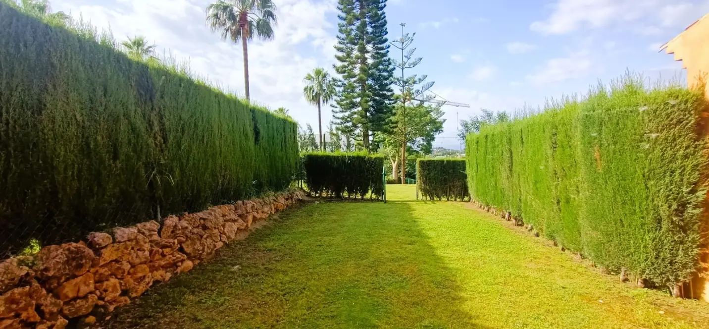 Sale of townhouse in El Paraiso 4
