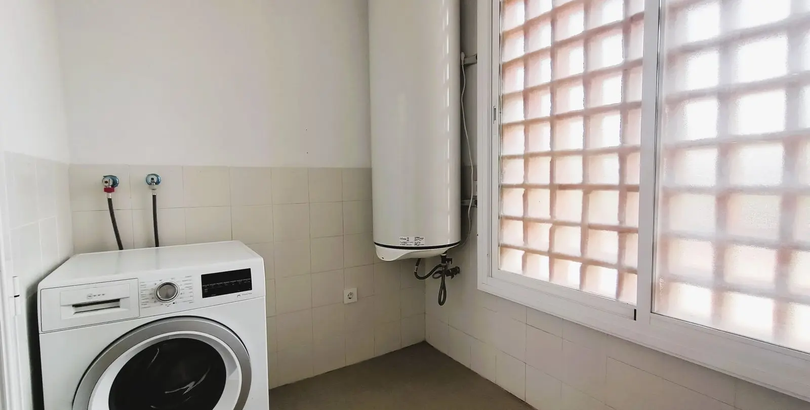 Sale of townhouse in El Paraiso 14