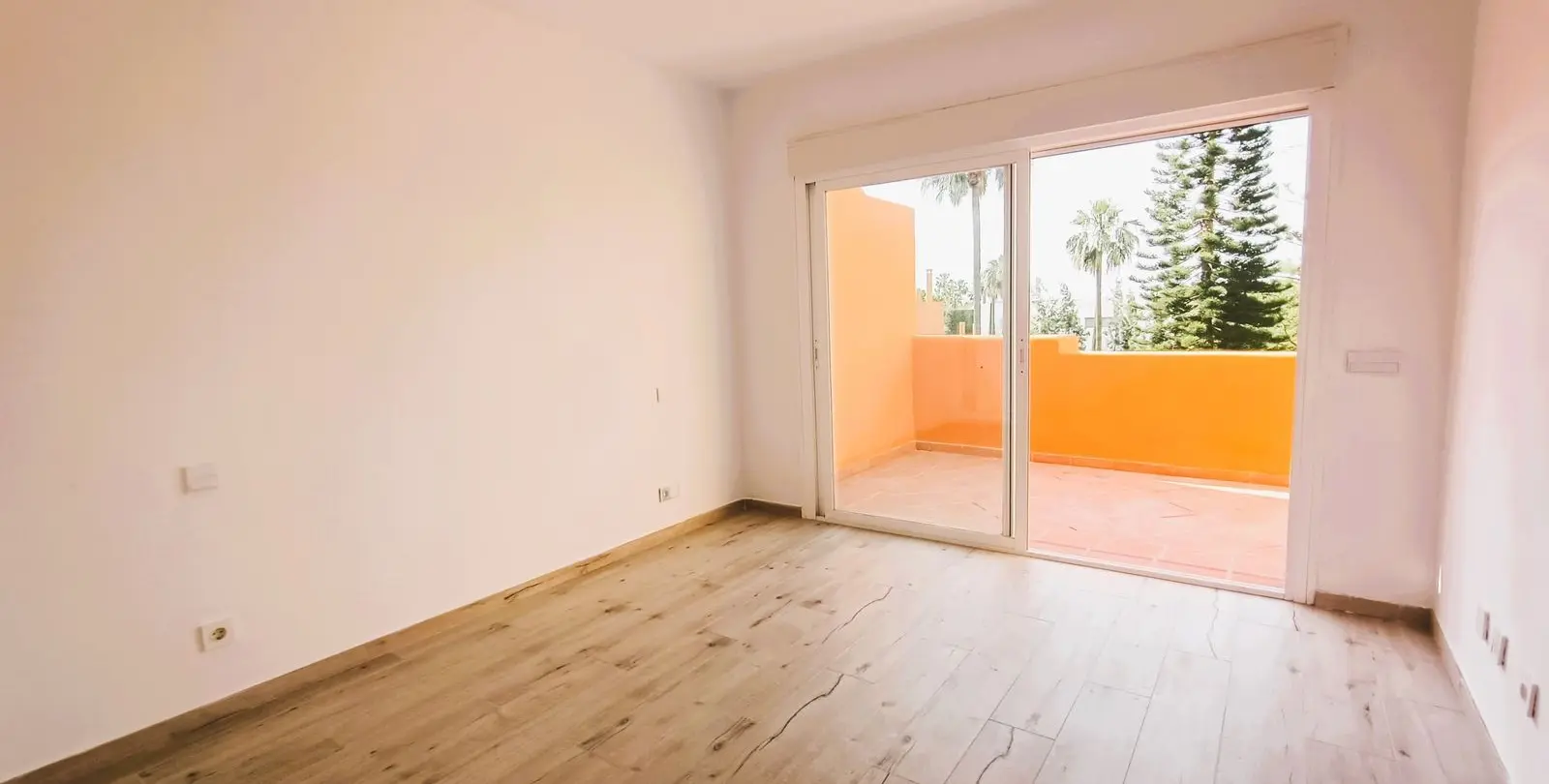 Sale of townhouse in El Paraiso 16