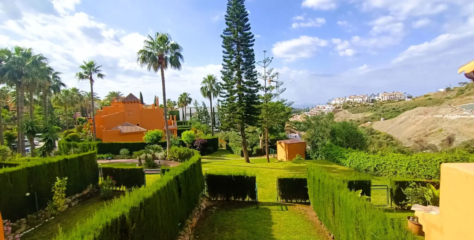 Sale of townhouse in El Paraiso 20