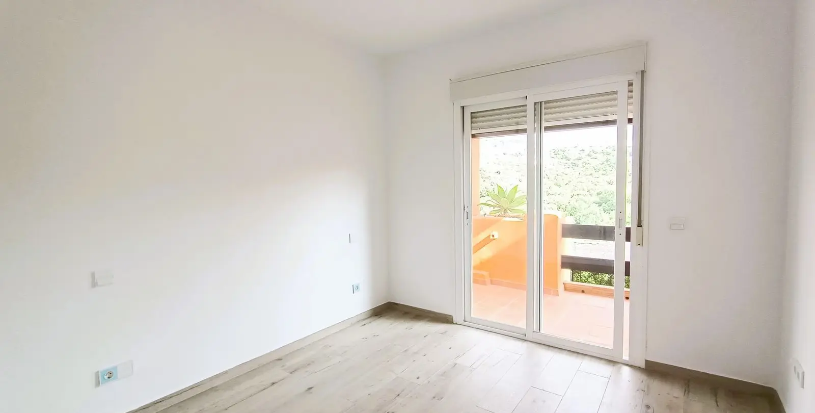 Sale of townhouse in El Paraiso 21