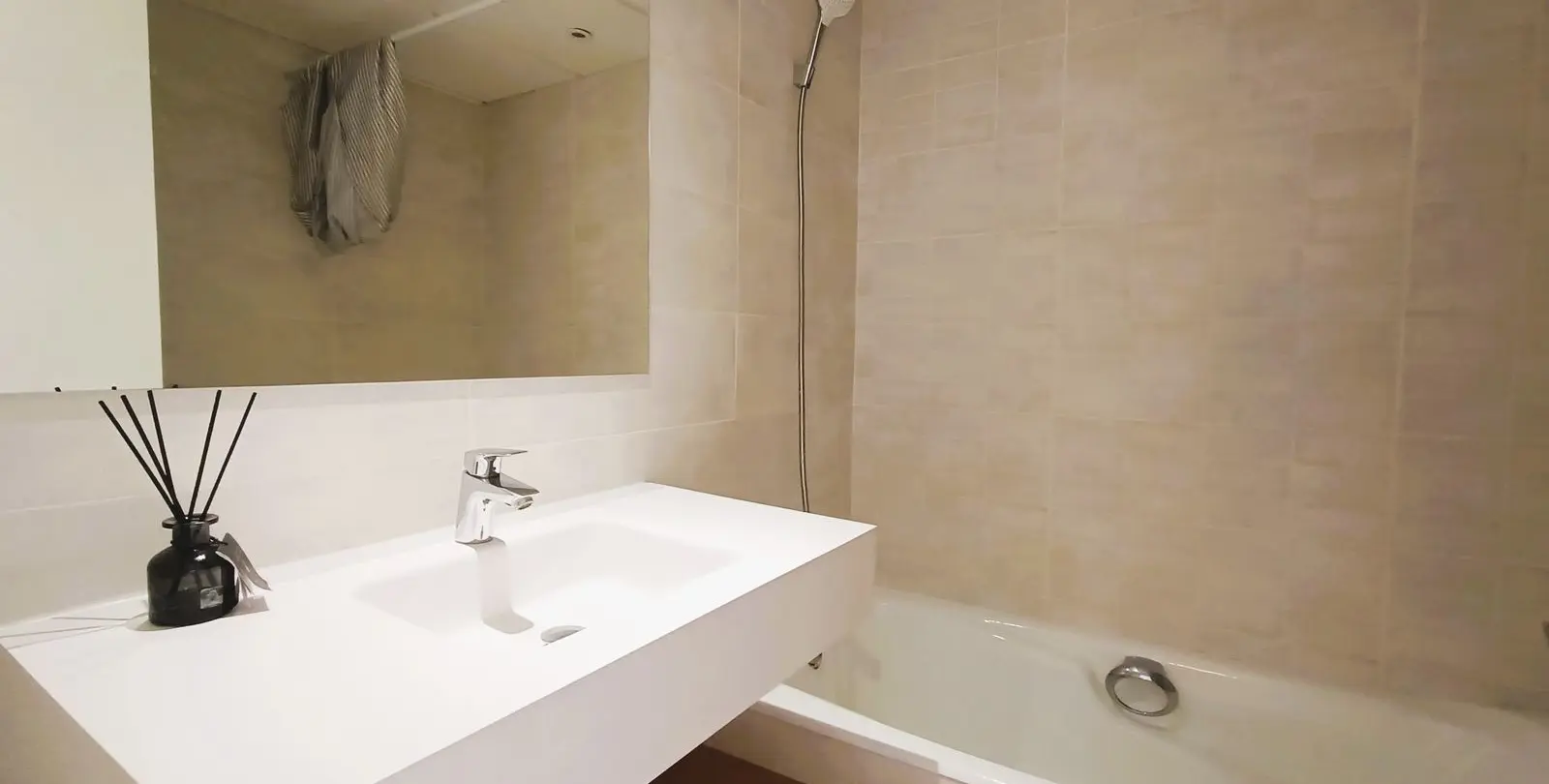 Sale of townhouse in El Paraiso 24