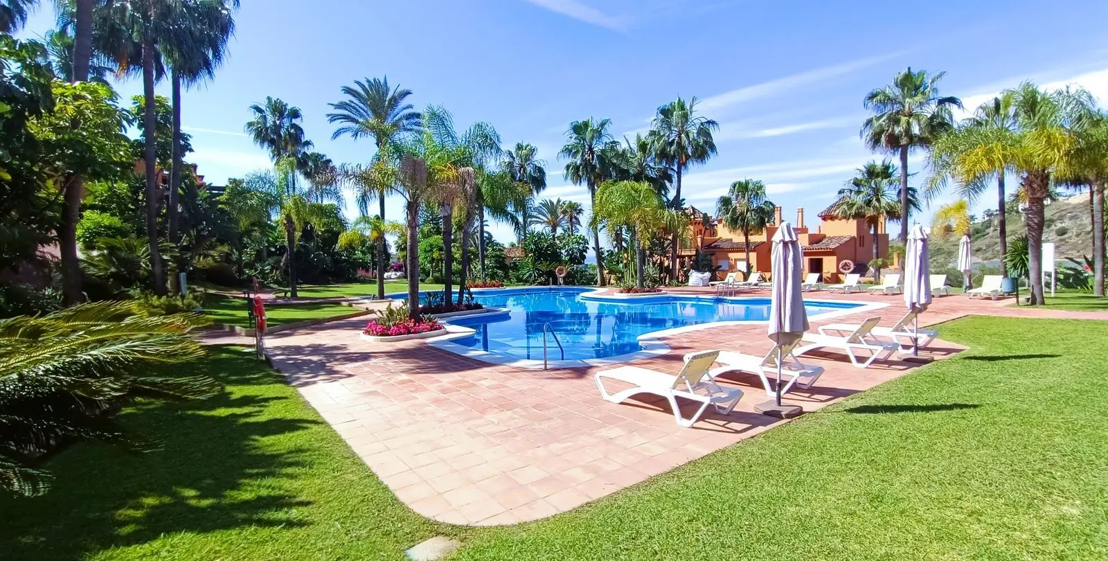 Sale of townhouse in El Paraiso 31