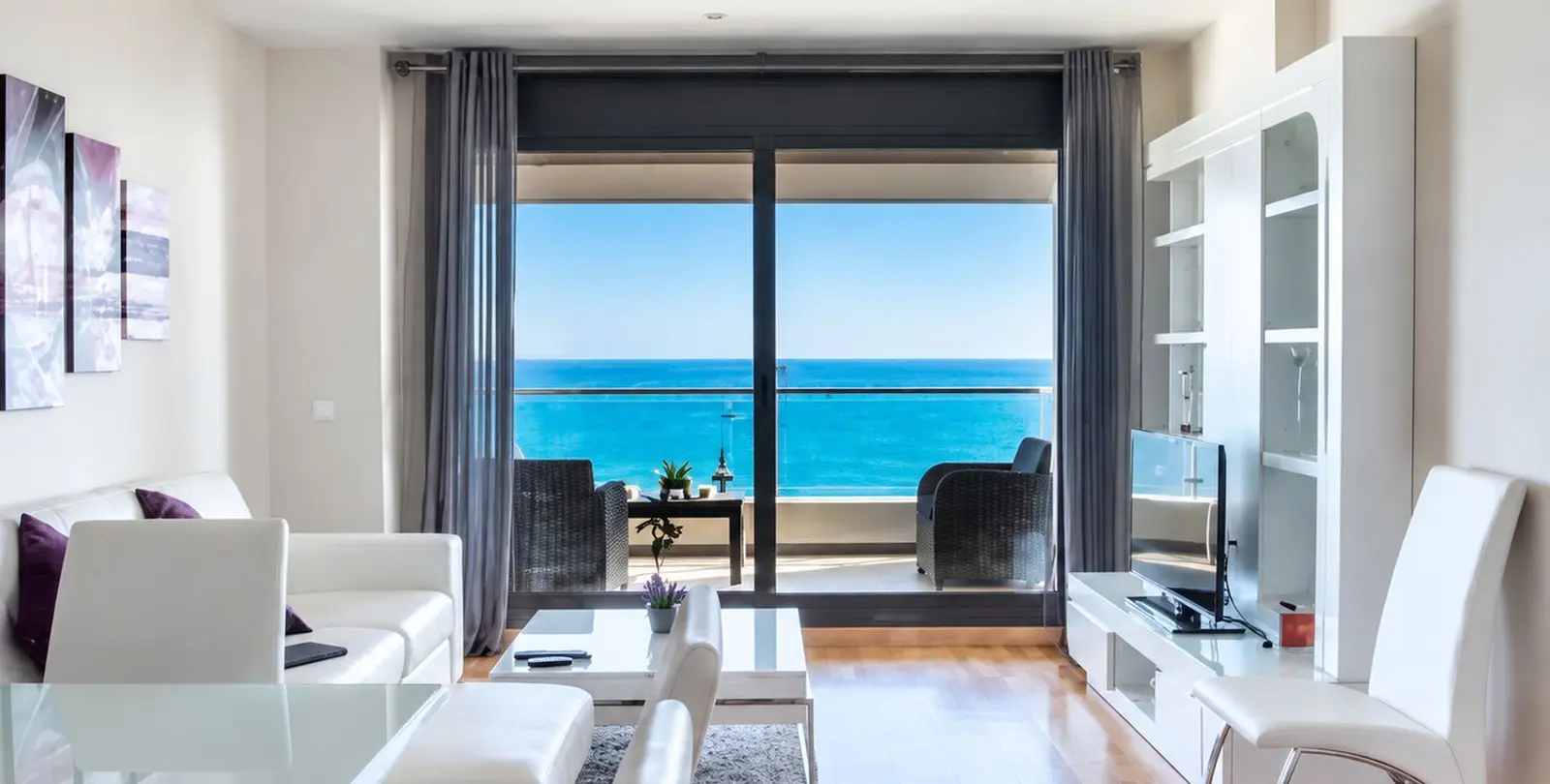 Продажа апартаментов на среднем этаже в Casares Playa 1