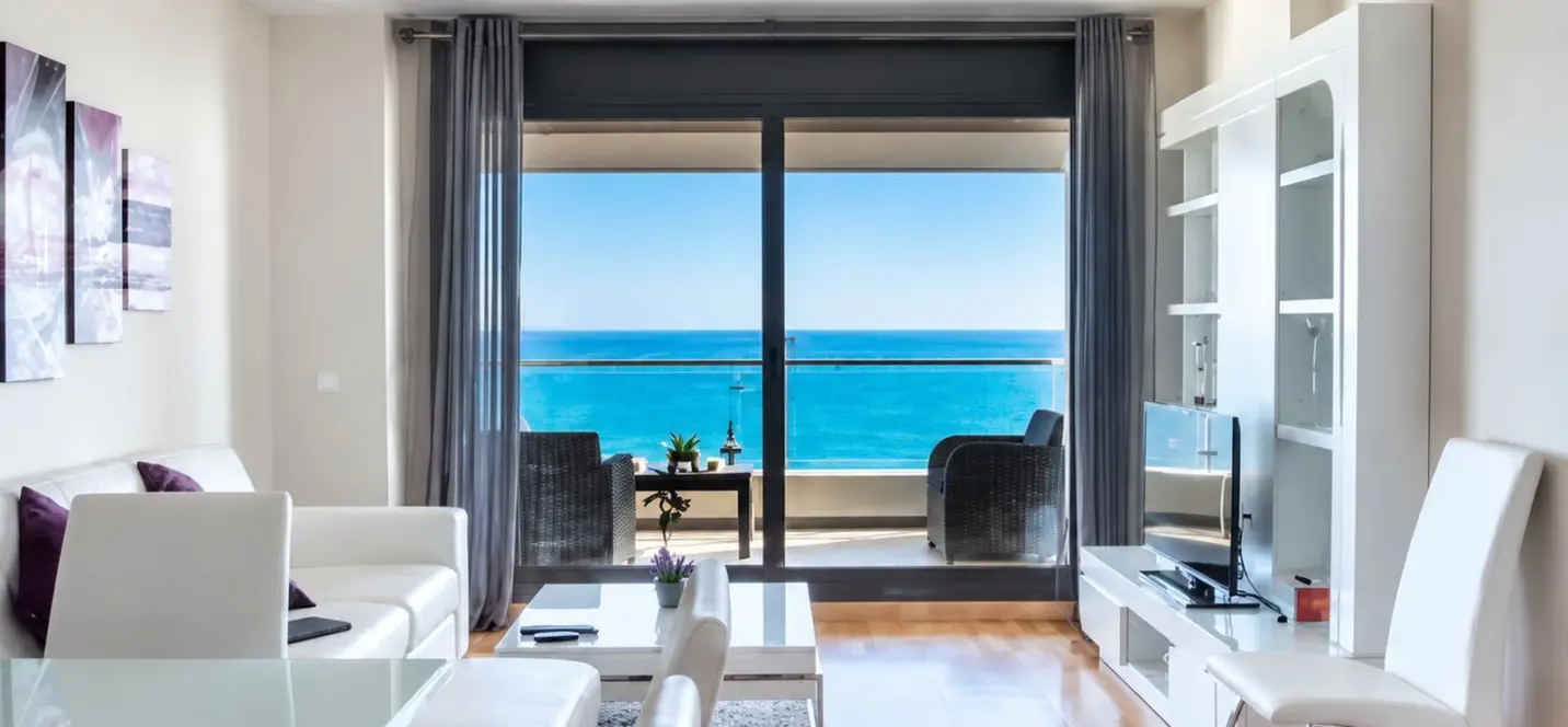 Продажа апартаментов на среднем этаже в Casares Playa 0