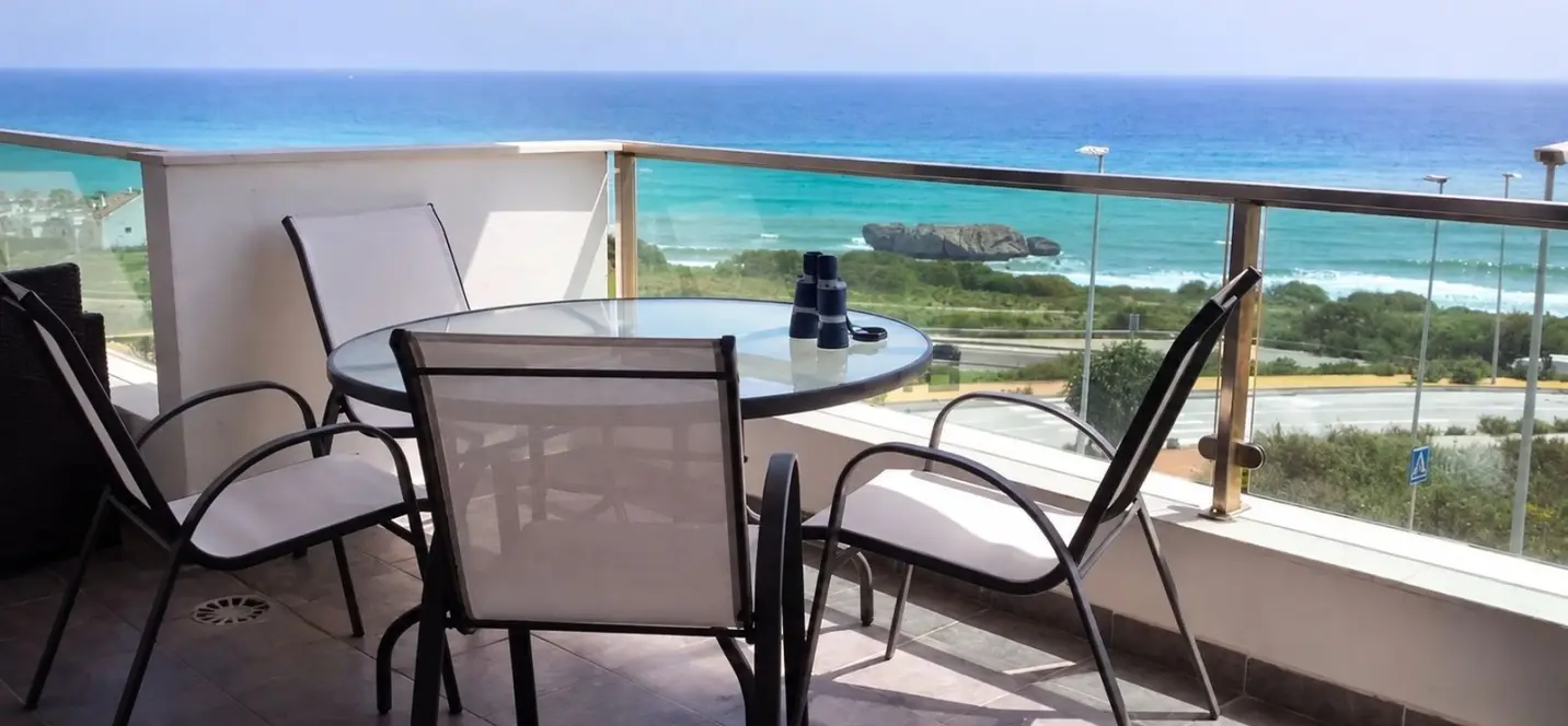 Продажа апартаментов на среднем этаже в Casares Playa 1