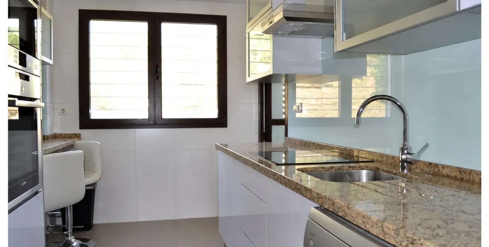 Продажа апартаментов на среднем этаже в Casares Playa 7