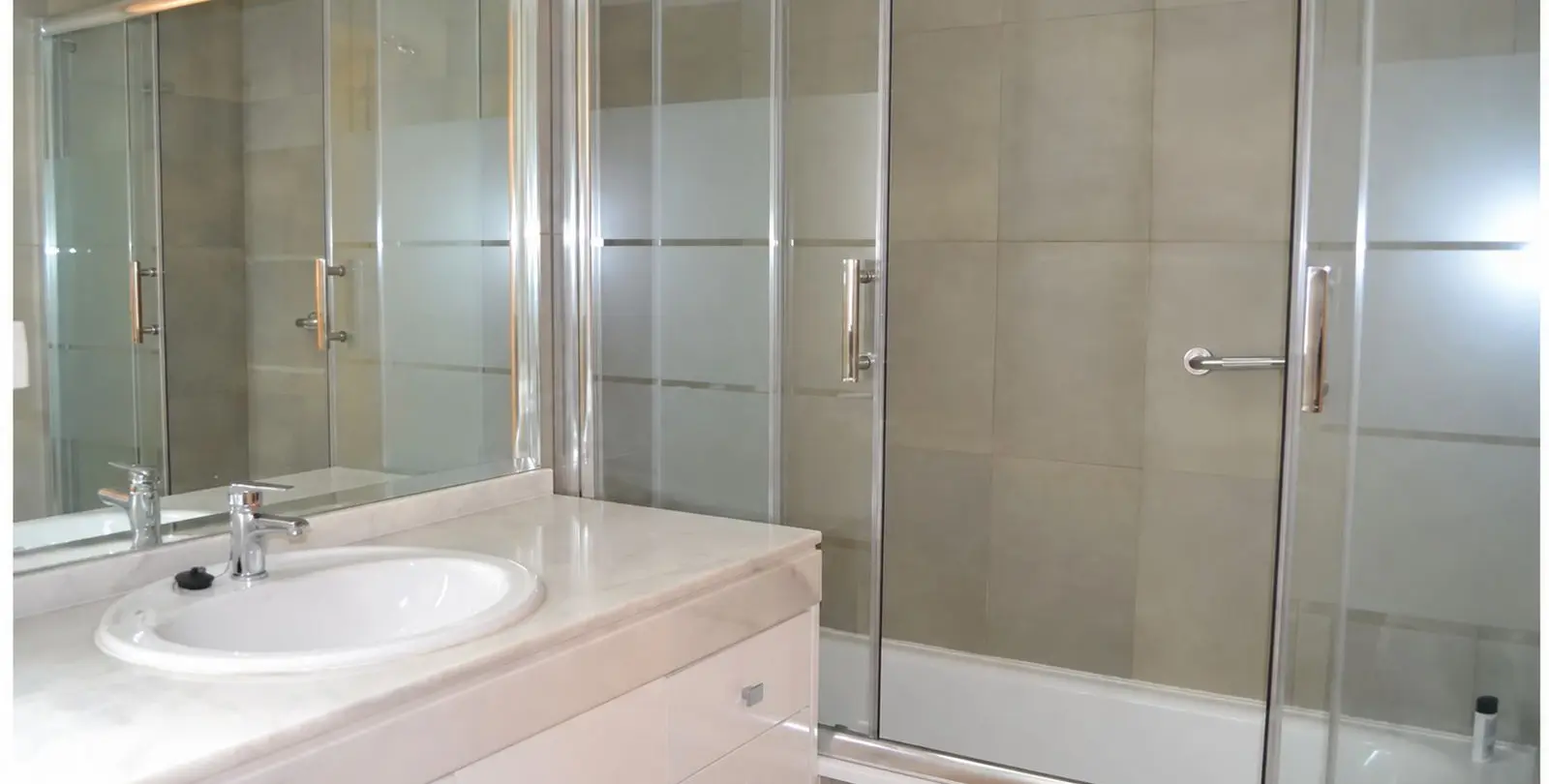 Продажа апартаментов на среднем этаже в Casares Playa 9