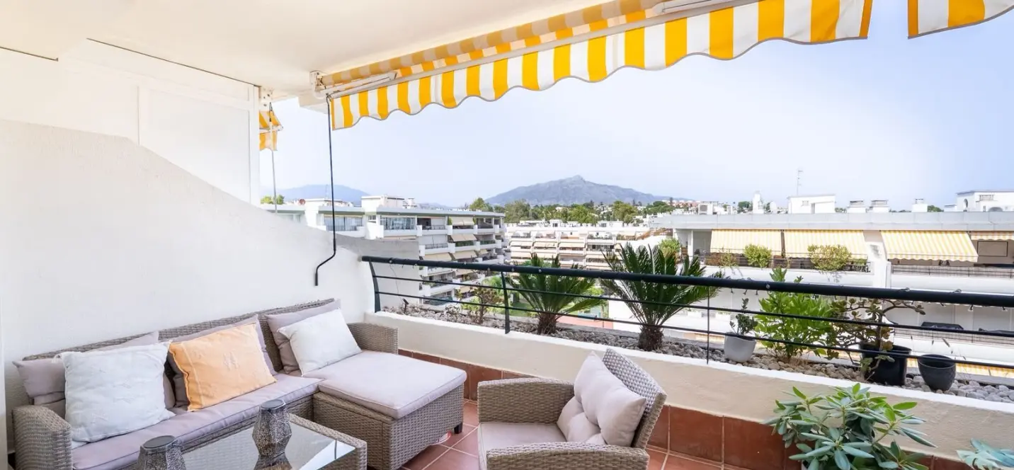 Sale of middle floor apartment in Guadalmina Alta 0