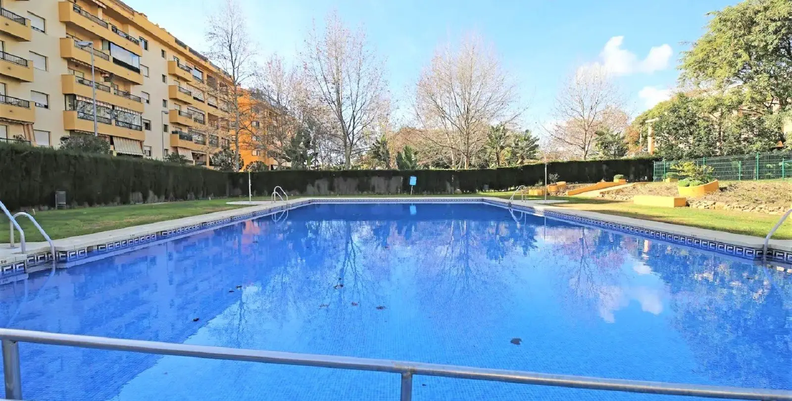 Sale of middle floor apartment in San Pedro de Alcántara 1