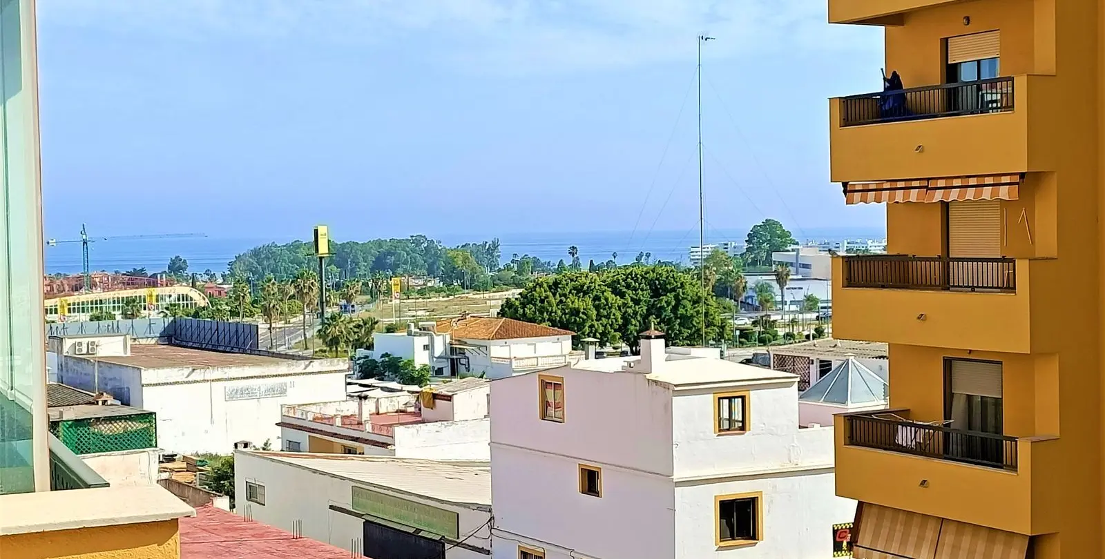 Sale of middle floor apartment in San Pedro de Alcántara 2