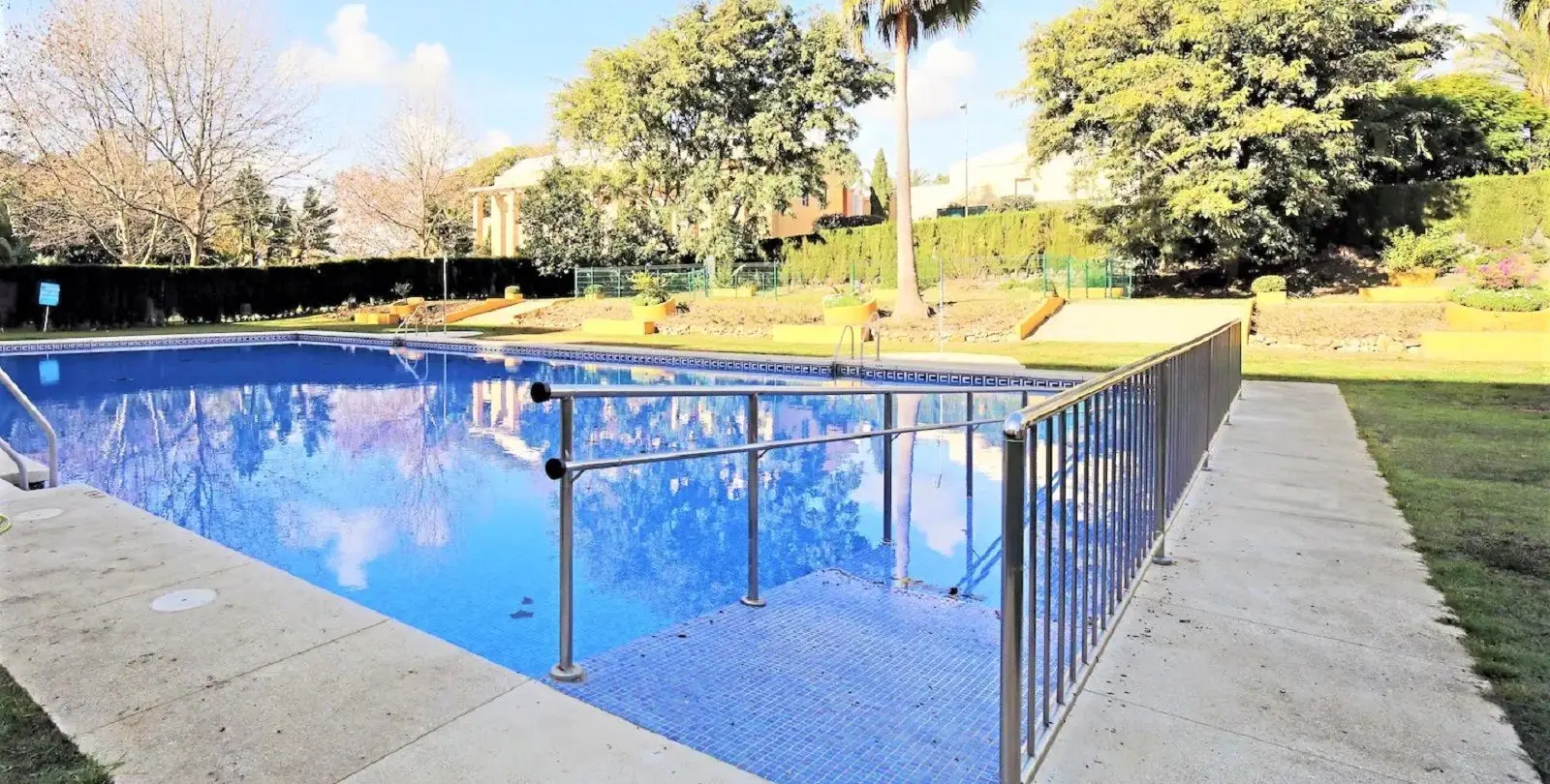 Sale of middle floor apartment in San Pedro de Alcántara 9