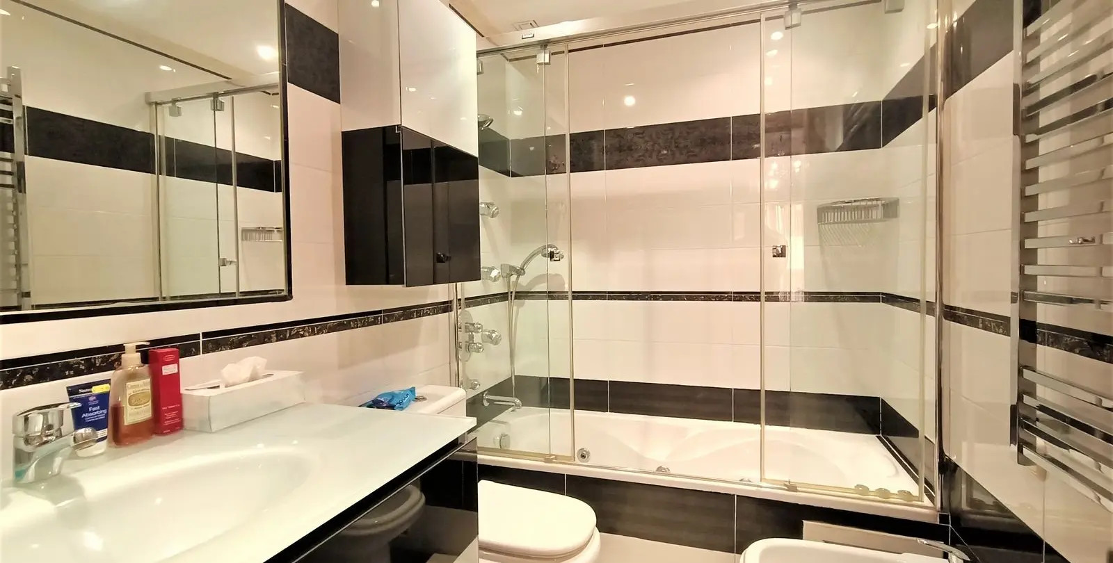 Sale of middle floor apartment in San Pedro de Alcántara 20