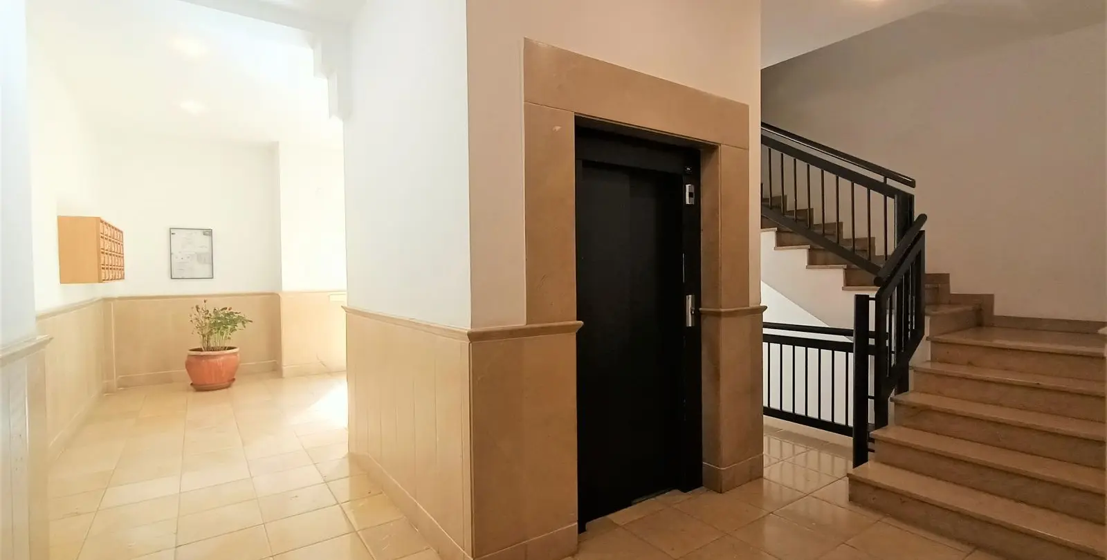 Sale of middle floor apartment in San Pedro de Alcántara 25