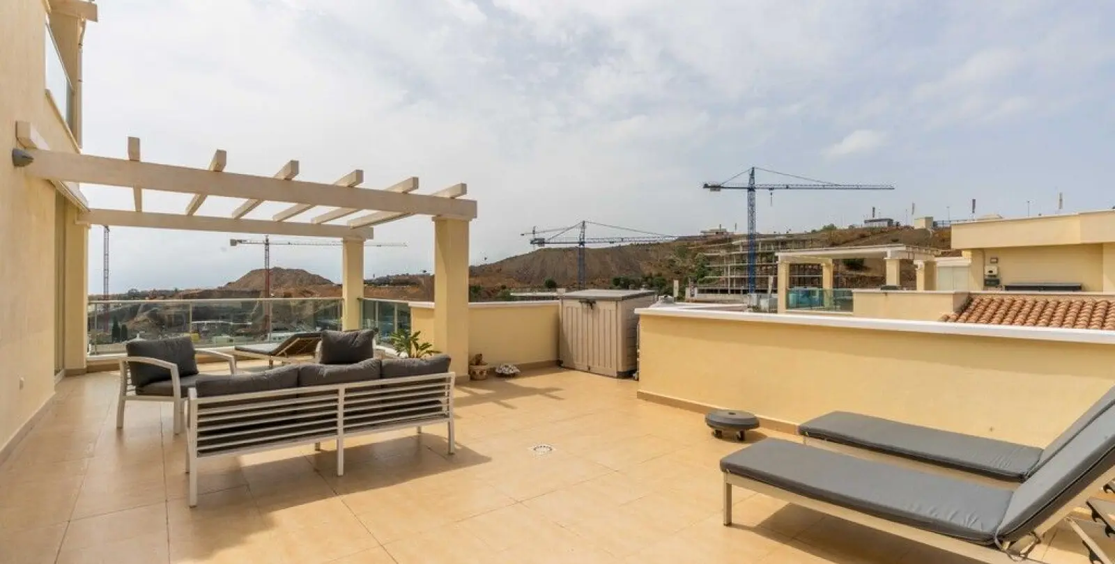 Sale of penthouse in Cerrado del Águila 10