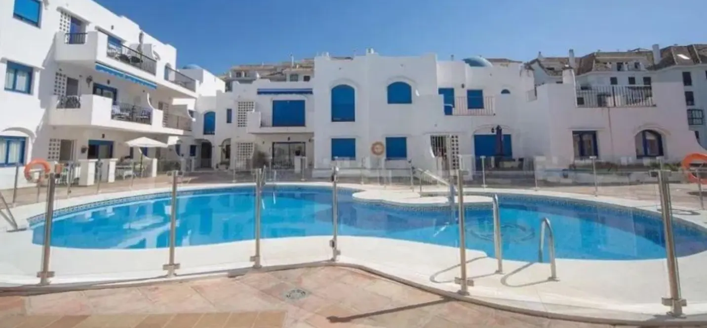 Sale of middle floor apartment in Marbella 0