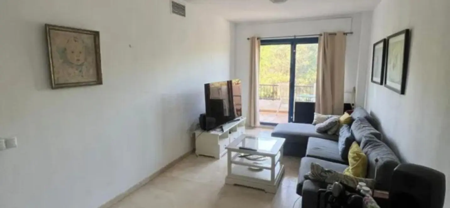 Sale of middle floor apartment in Marbella 2