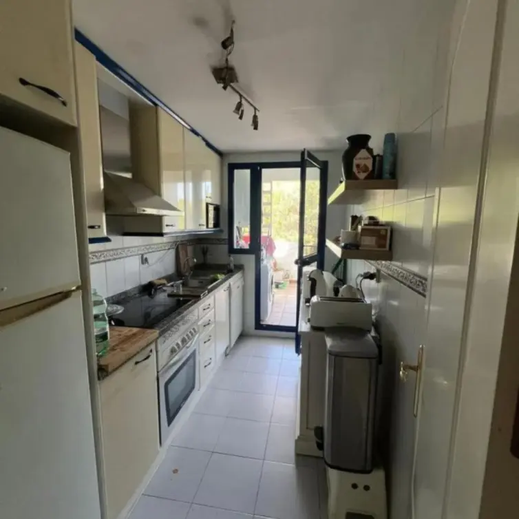 Sale of middle floor apartment in Marbella