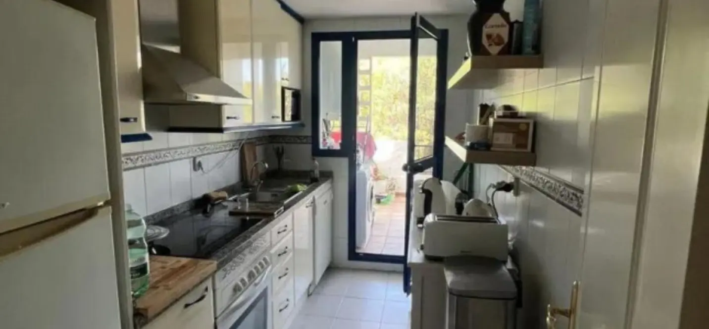 Sale of middle floor apartment in Marbella 3