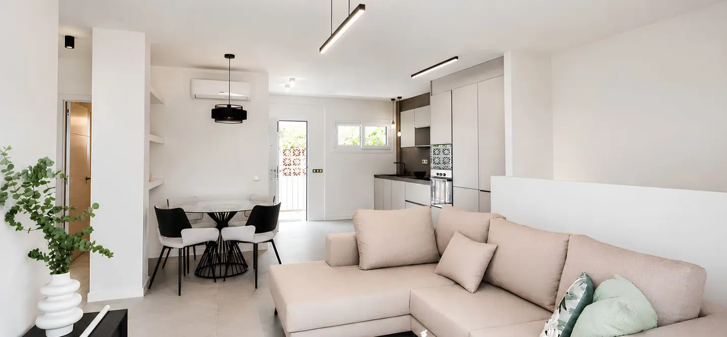 Sale of middle floor apartment in Los Boliches 3