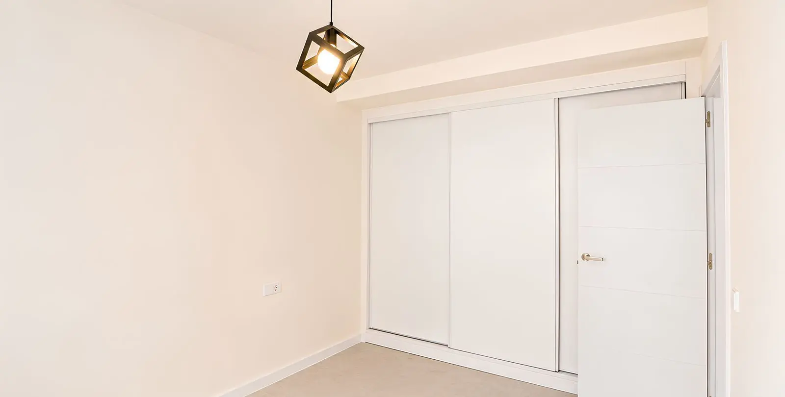 Sale of middle floor apartment in Los Boliches 29