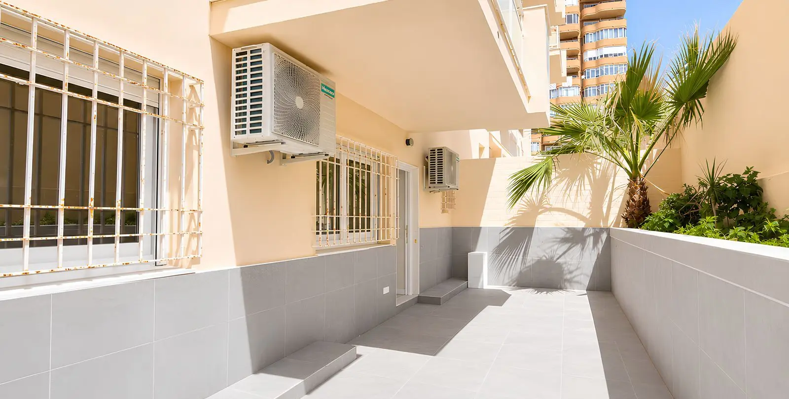 Sale of middle floor apartment in Los Boliches 32