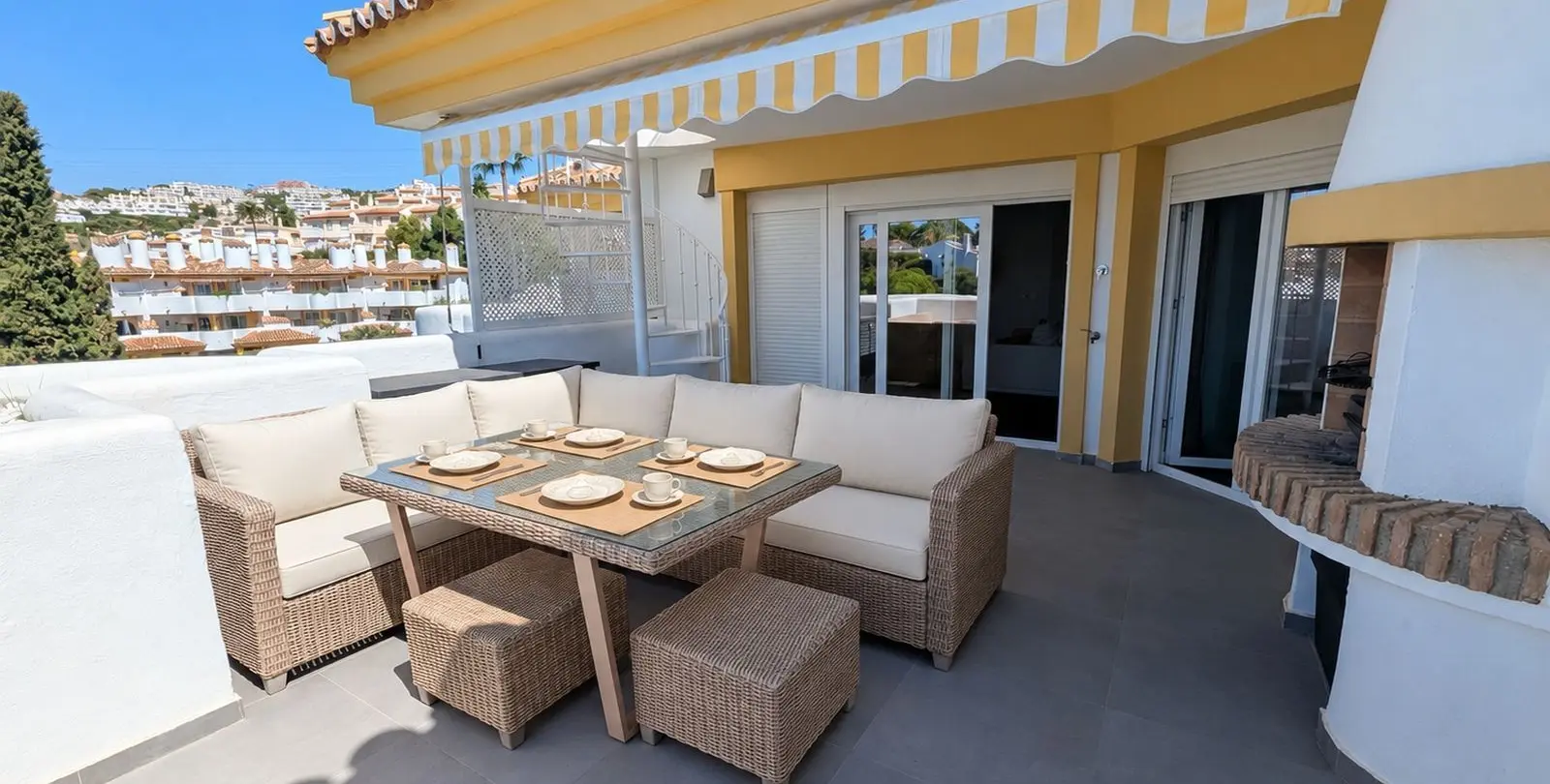Sale of penthouse in Calahonda 1