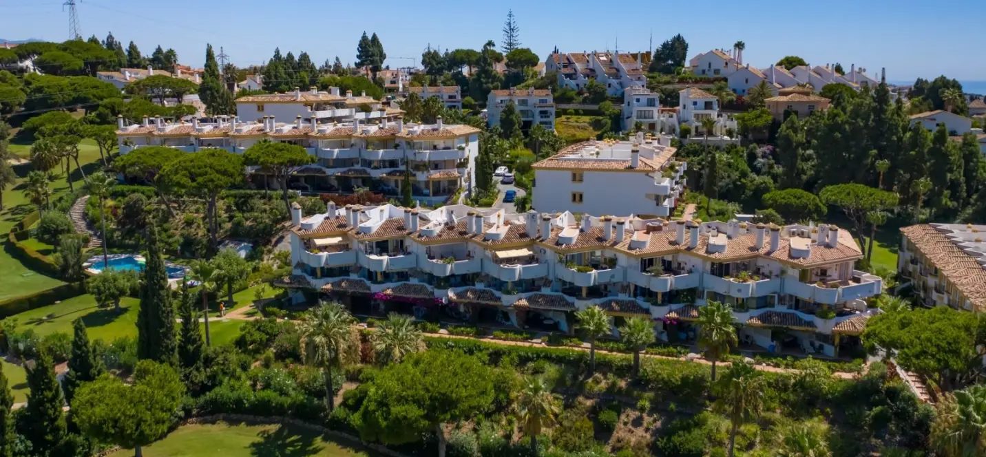 Sale of penthouse in Calahonda 2