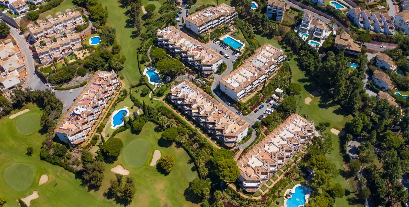 Sale of penthouse in Calahonda 4