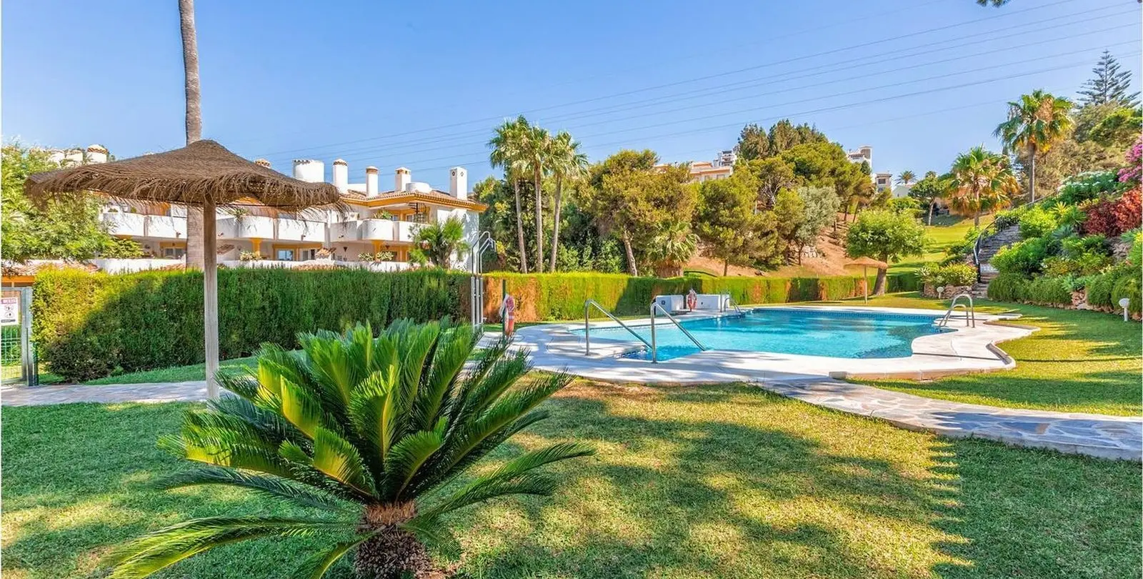 Sale of penthouse in Calahonda 7