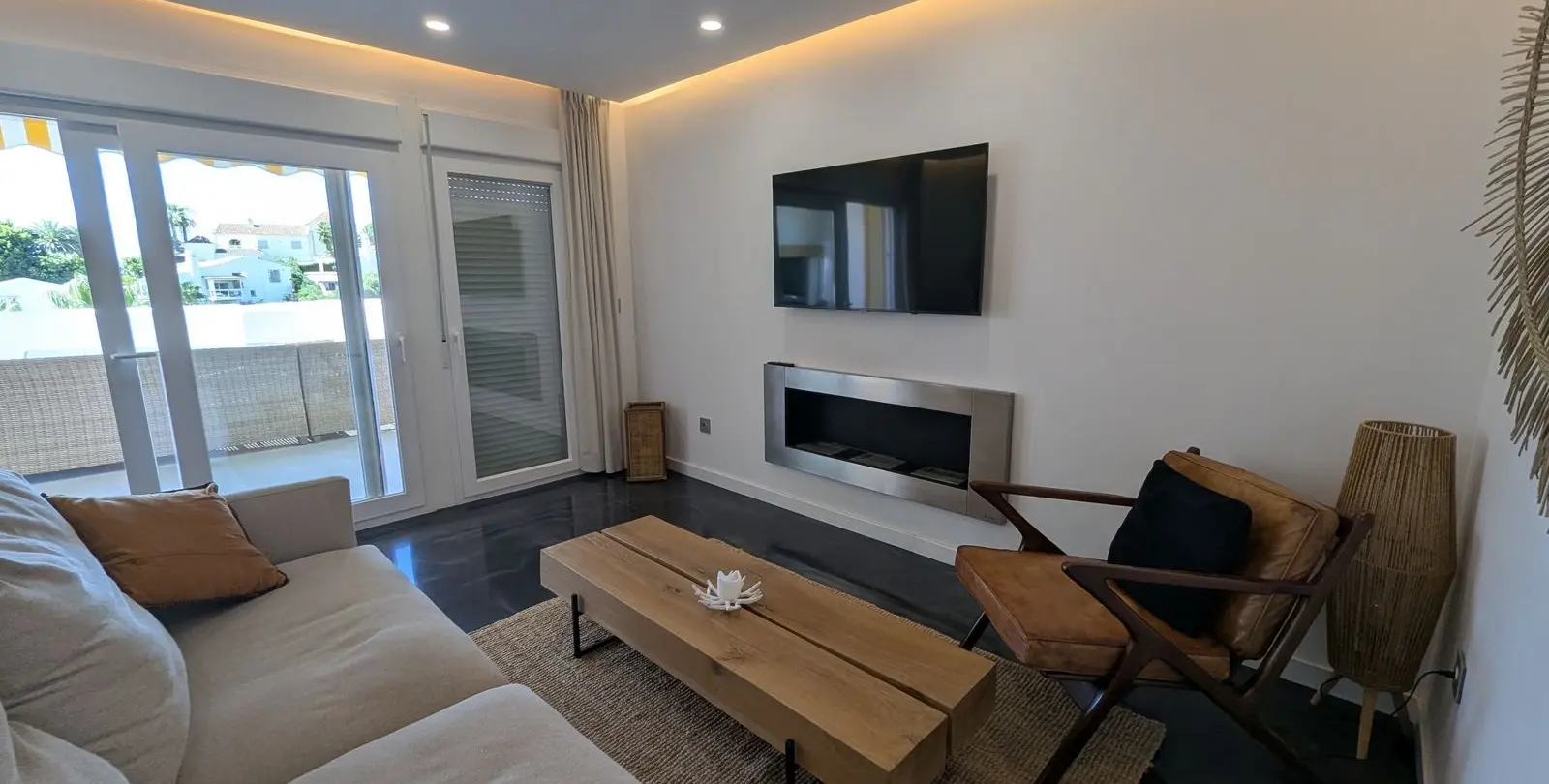 Sale of penthouse in Calahonda 11