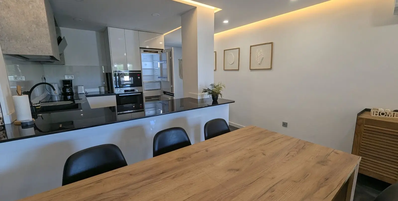 Sale of penthouse in Calahonda 12