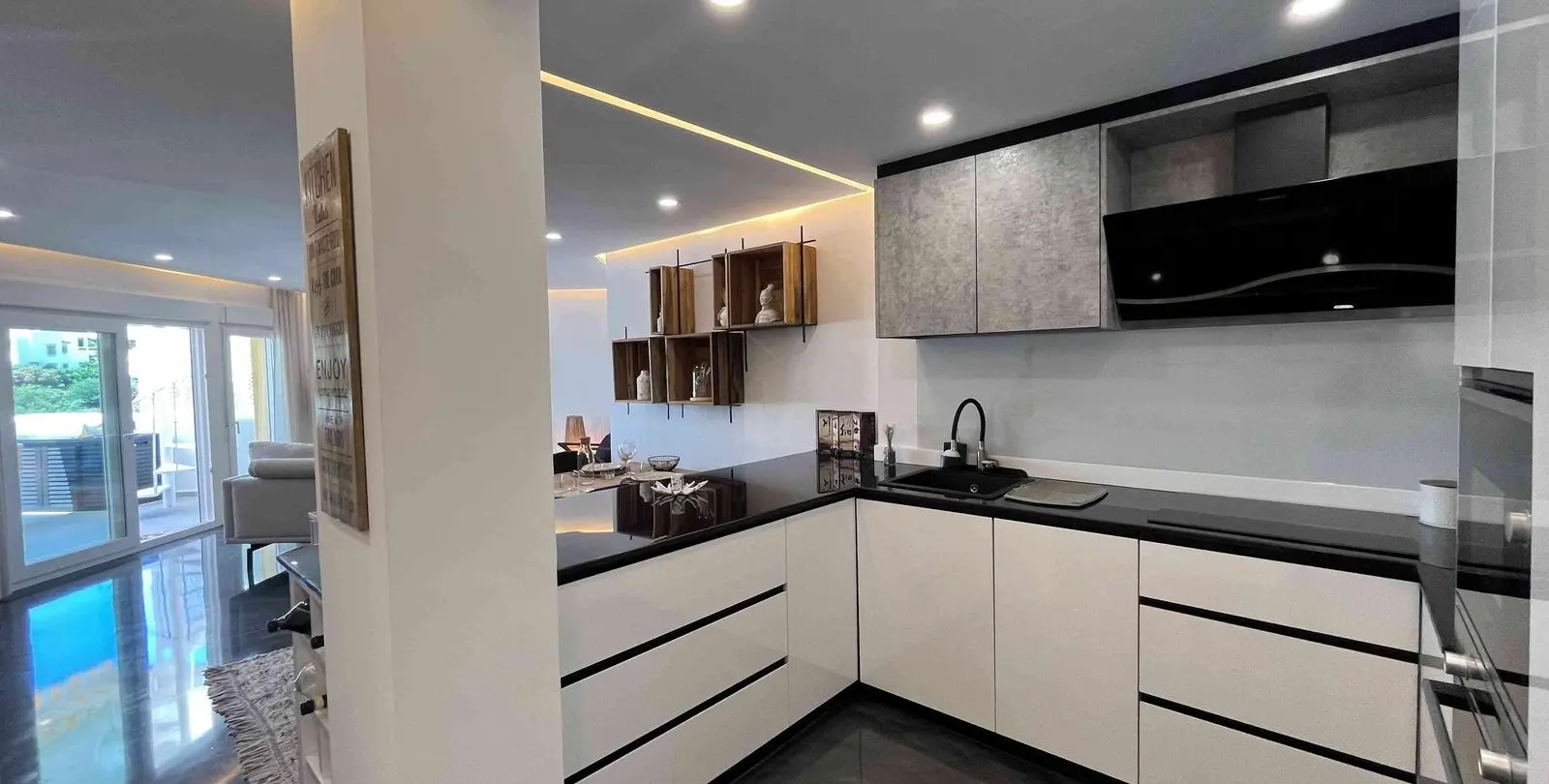Sale of penthouse in Calahonda 19