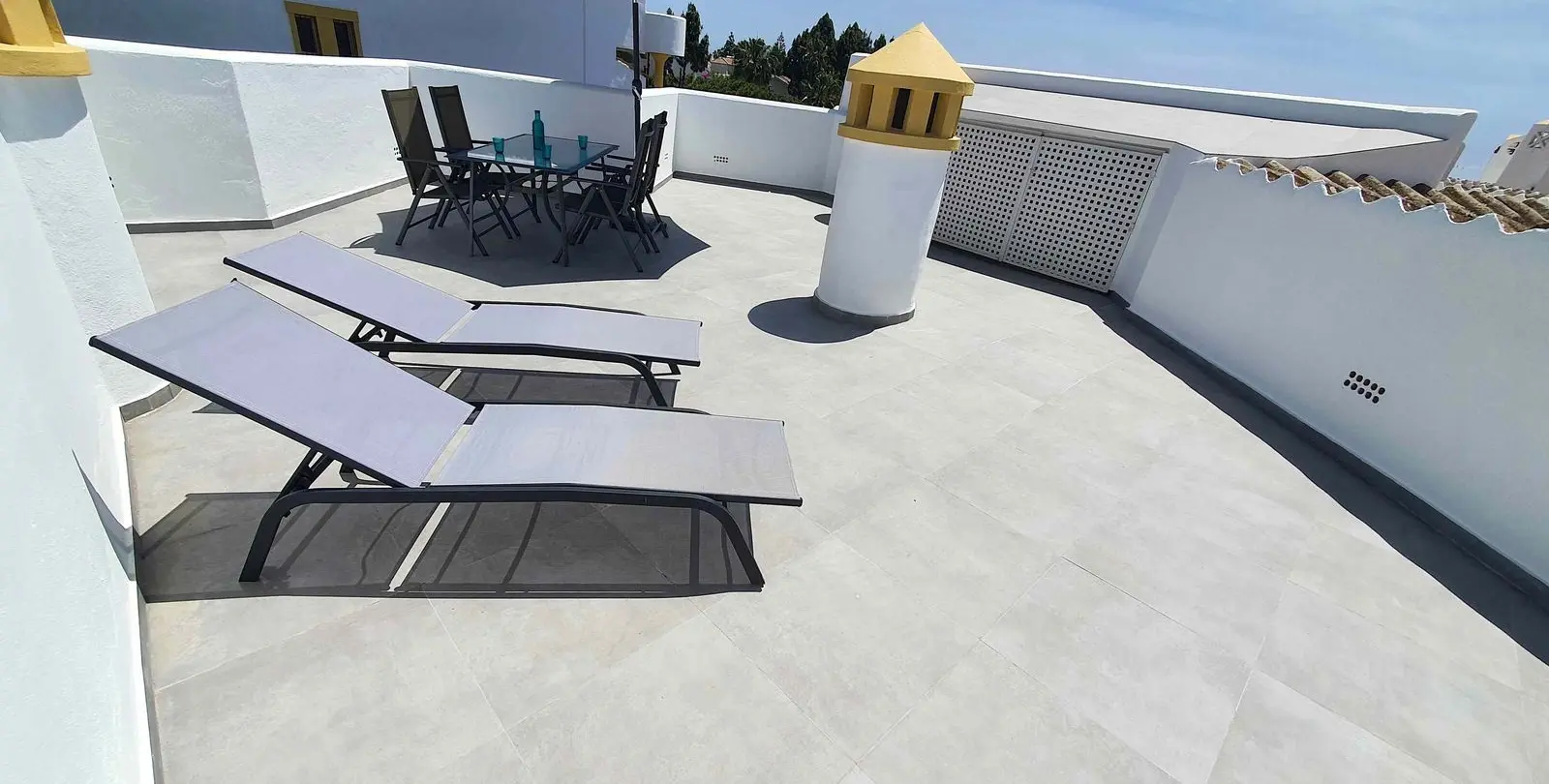 Sale of penthouse in Calahonda 23
